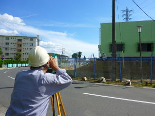 建物全体の現状の傾き測定。